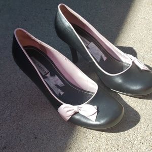 Black and pink kitten heel retro